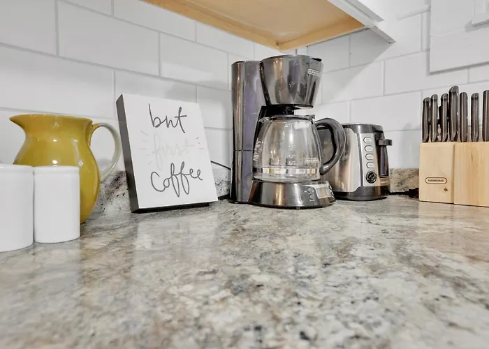 Housepitality- The 614 Peaceful Escape - Old Town Holiday home *