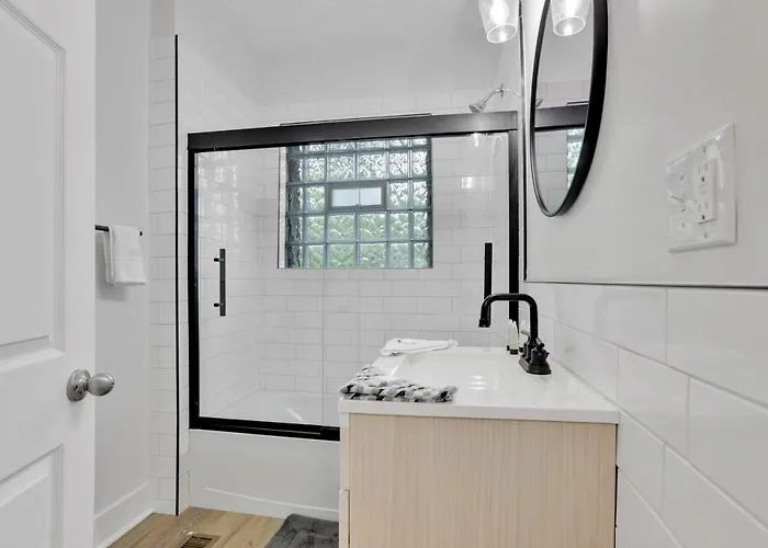 Holiday home Housepitality- The 614 Peaceful Escape - Old Town